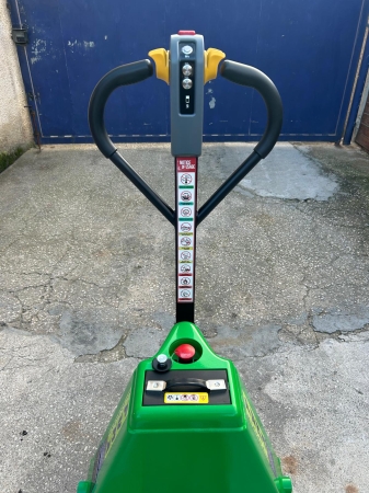 TRANSPALLET ELETTRICO Carrelli elevatori